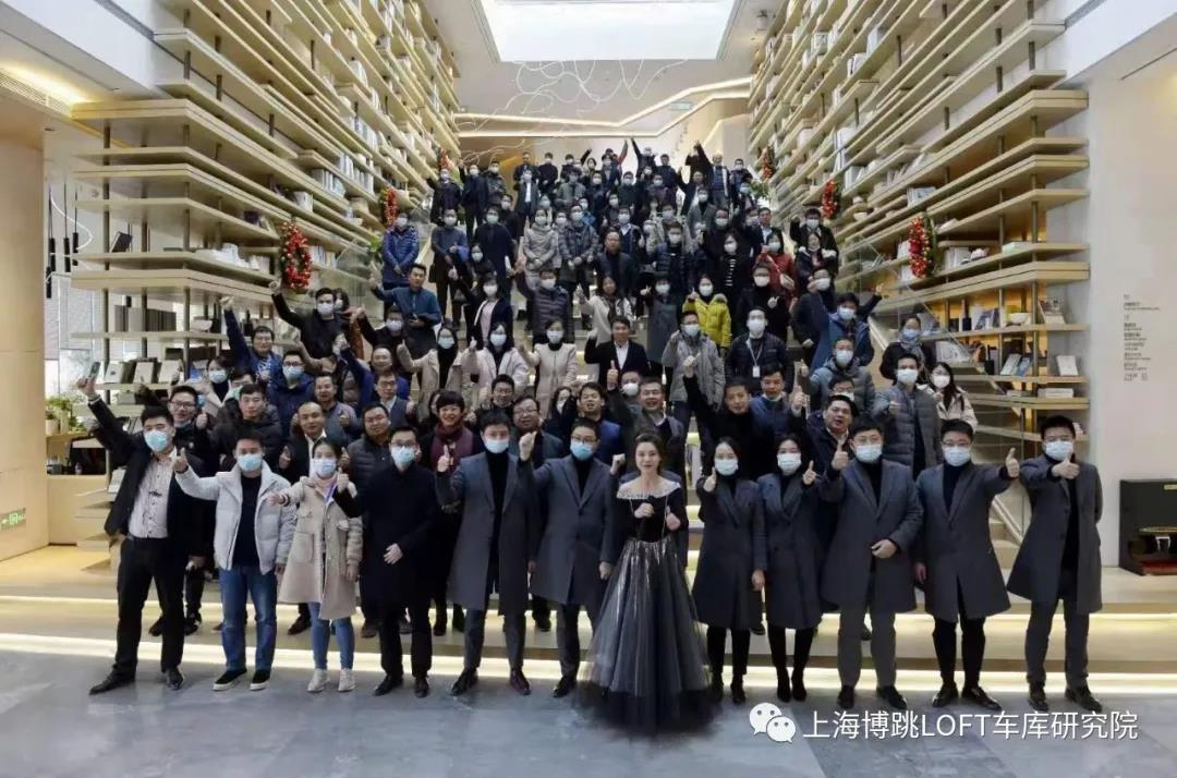 巴南全国一百多人在华侨城汉口道6号参观研讨LOFT专利车库技术！